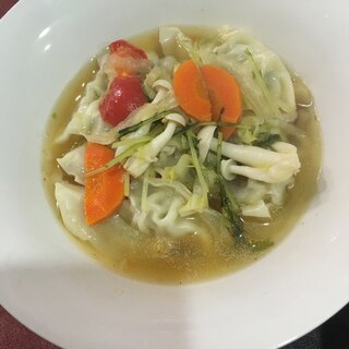 冷凍餃子の野菜スープ